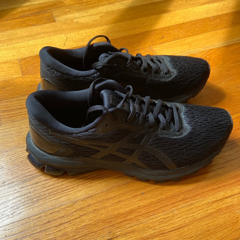 ASICS GT 1000 9 all black running sneakers